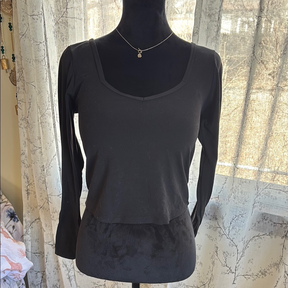 All in Motion Black Fitted Long sleeve Crop Top in size M